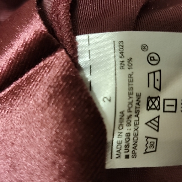 Pleated wine color skirt 90% polyester 10% spand soft material feels like velour - Picture 4 of 4